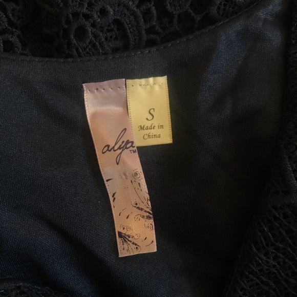 Alya Franchesca’s Jeslyn Lace Scallop Ruffle Dress - Picture 7 of 8